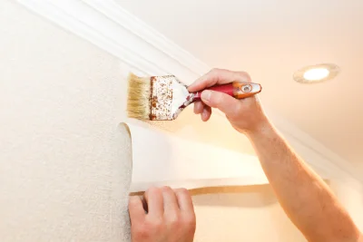Pose de papier peint à Saint-Parthem — revêtements muraux et toiles de verre